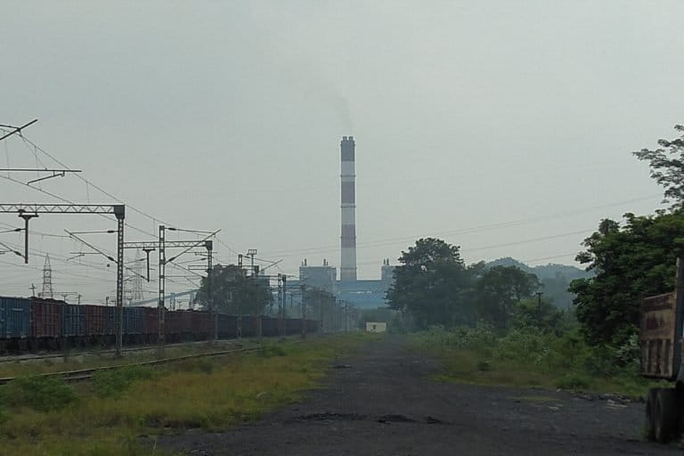 Chandrapura unit of the Damodar Valley Corporation (DVC). National Green Tribunal (NGT) imposed a fine of Rs 1.69 crore (Rs. 16.9 million) on the unit of the energy company for polluting the river. Photo by Rahul Singh