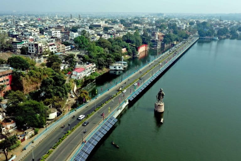 Arieal view of a 750 KW solar plant on Bhopal’s Upper Lake. photo courtesy- Bhopal smart city 