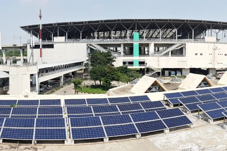 Rooftop solar panels on a bus stand in Telangana. Photo by Manish Kumar/Mongabay. 