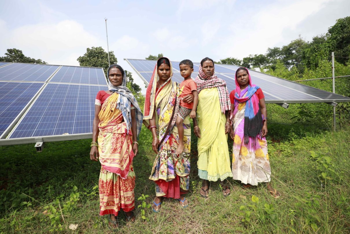 Members of a women-led group, most involved in farming, in front of solar panels powering irrigation in Jharkhand. Photo by Srikant Chaudhary/Mongabay.
