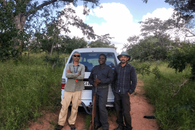 Mid-day field work break from censusing drought responses of tree seedlings, Long-term Plots, Kruger National Park, South Africa, 2019. Photo by Karthik Teegalapalli.