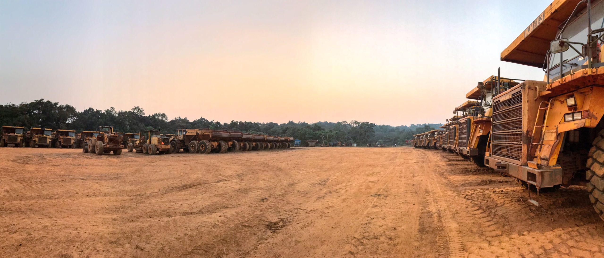 Mining machinery at a Goa mine brought to a halt by Supreme Court of India’s February 2018 judgment. Photo by Meera Mohanty/Mongabay.