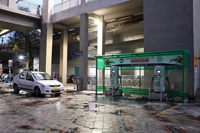 India is rapidly adopting electric vehicles but there are challenges such as the lack of public charging stations. Photo by iMahesh/Wikimedia Commons.