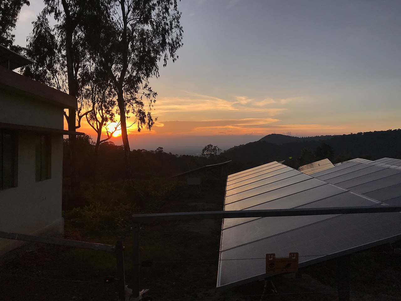 By 2030, India plans to install 280 gigawatts of solar power. Photo by Prashanthns/Wikimedia Commons.