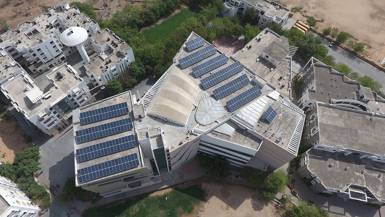 India is bullish about solar power projects but factors such as easy finance are hampering the growth. Photo by Jaipursharma/Wikimedia Commons.