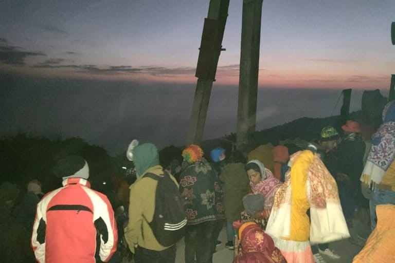 Hundreds of tourists gathered at a sunrise spot in Darjeeling. Photo by Priyanka Shankar/Mongabay.