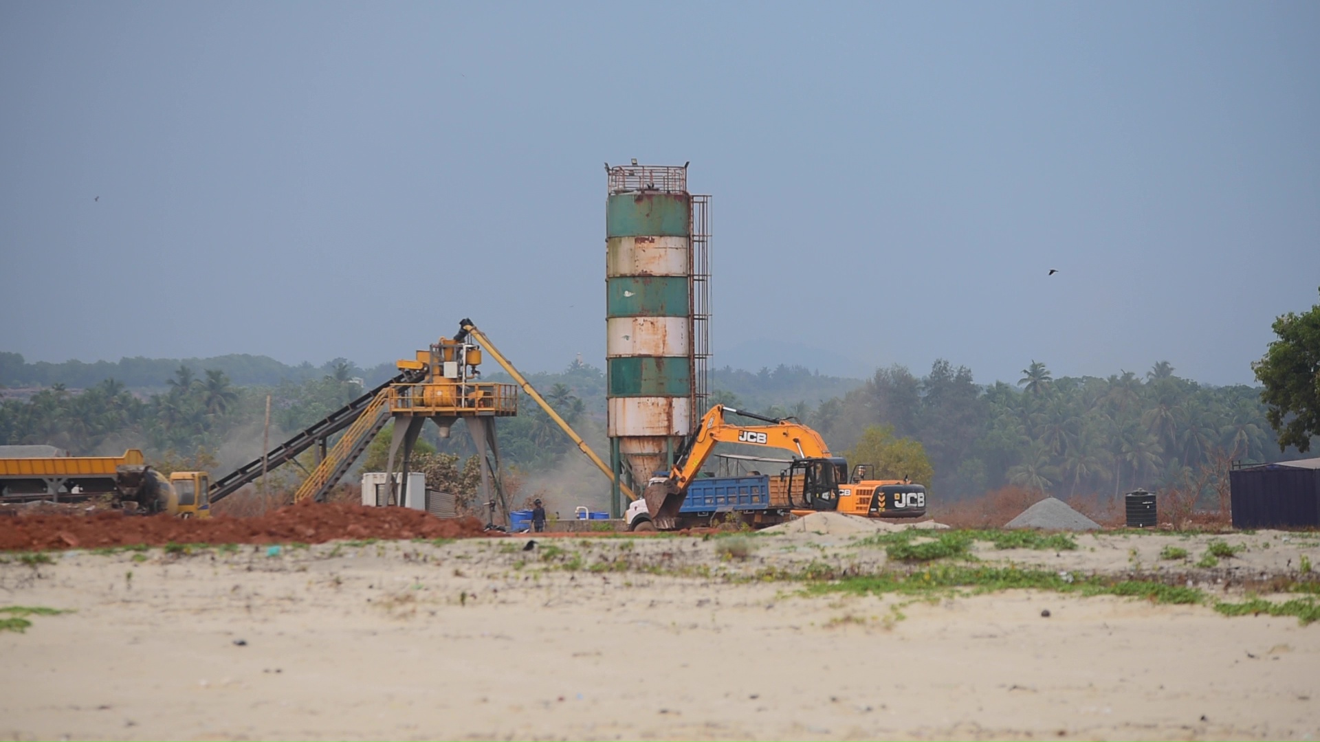 The construction of a port on the mouth the Sharavathi river and close to village of Kasarkod Tonka threatens the ecology and livelihoods of the fishing community. Photo by Hagen Desa/ Mongabay-India