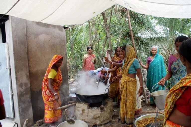 Women cooking at a community kitchen in North 24 Parganas, after cyclone Alia in 2009. Photo by Anil Gulati for India Water Portal/ Flickr..