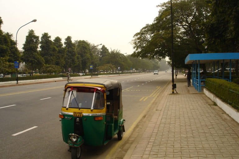 A CNG auto rickshaw in New Delhi. The pro-active role of governments (especially in the UT of New Delhi) to promote CNG-fuelled vehicles in the early 21st  century helped the infrastructure development. Photo by Deepak/Wikimedia Commons.