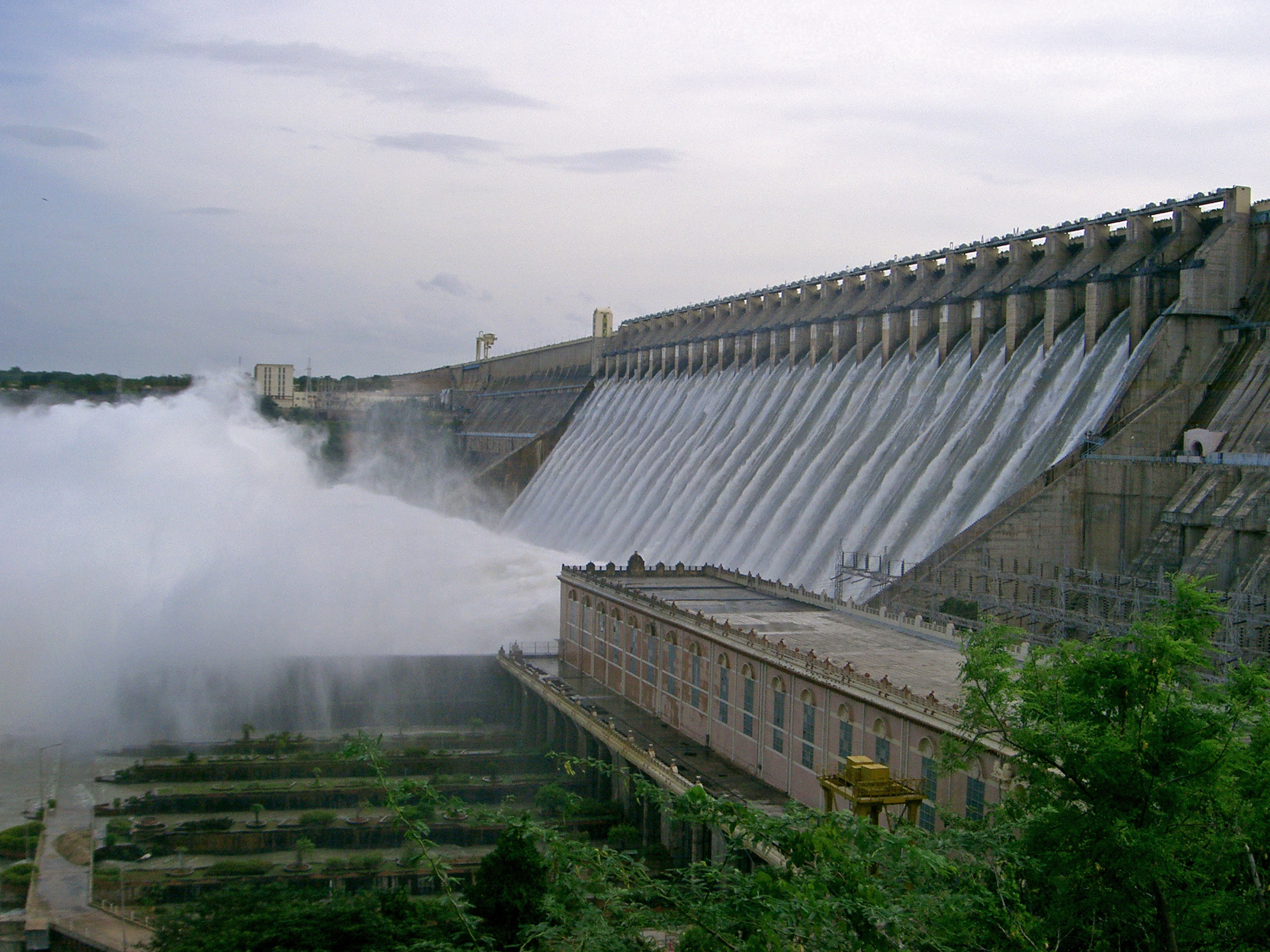 Nagarjuna Sagar dam across the Krishna river in Telangana. Photo by Sumanth K/Wikimedia Commons.