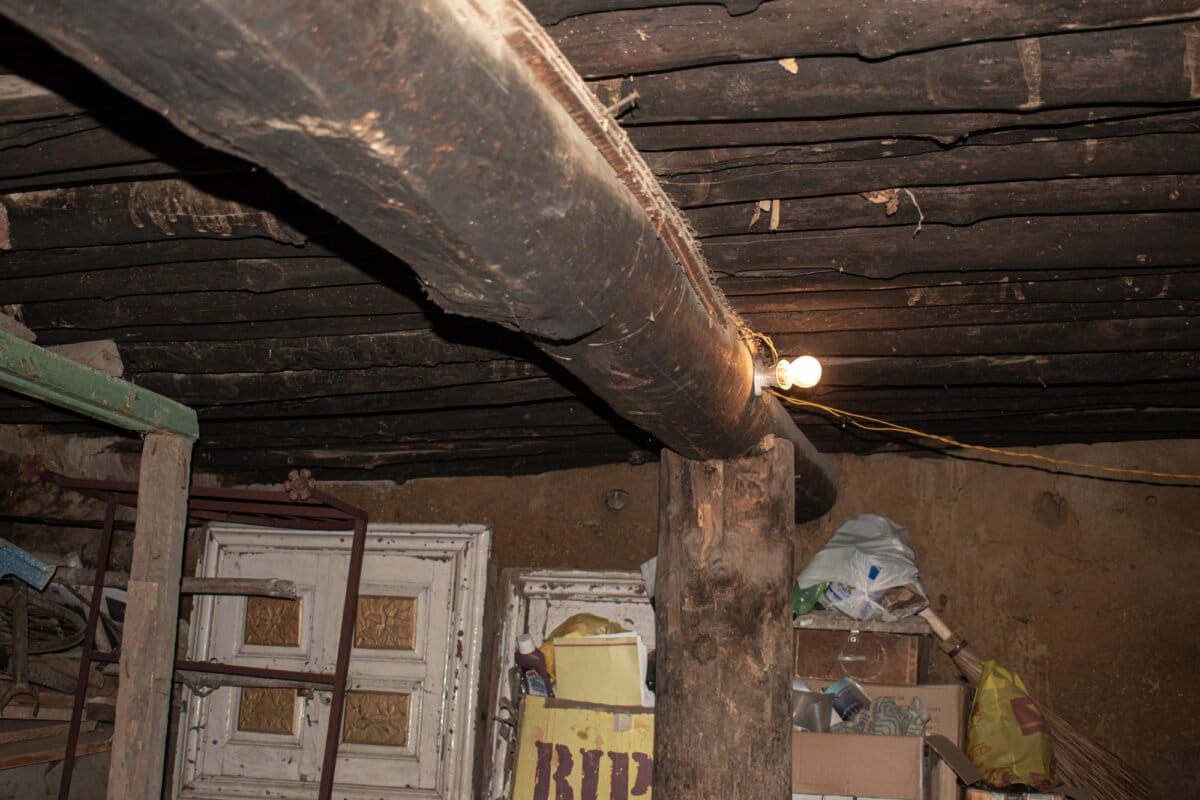 Kashmir is prone to high intensity earthquakes. Some houses built with logs, over a century ago, have survived devastating earthquakes. Photo by Amir Bin Rafi/Mongabay.