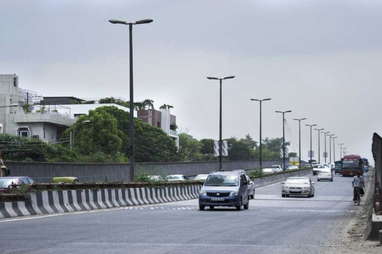 Around 14 lakh vehicles are registered in Jammu and Kashmir as of 2022, indicating 100% increase in the last 14 years. Photo by Shubham Badyal/Wikimedia Commons.