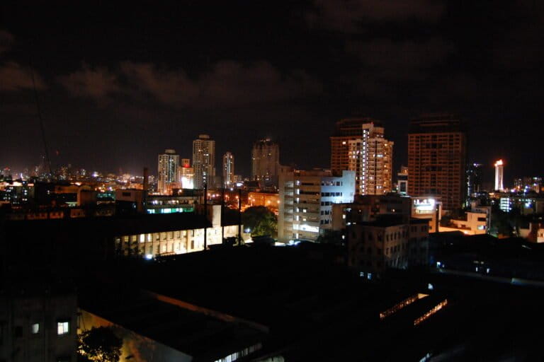 Mumbai city. A successful transition to a net zero economy would need deep decarbonisation of all carbon-emitting sectors including the power sector. Photo by Jonah/ Flickr.