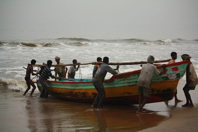 Fishermen in Tamil Nadu's coast. The south India state and Gujarat are proposed to be the first states with offshore wind energy projects in India. Photo by Mohanatnow/Wikimedia Commons.