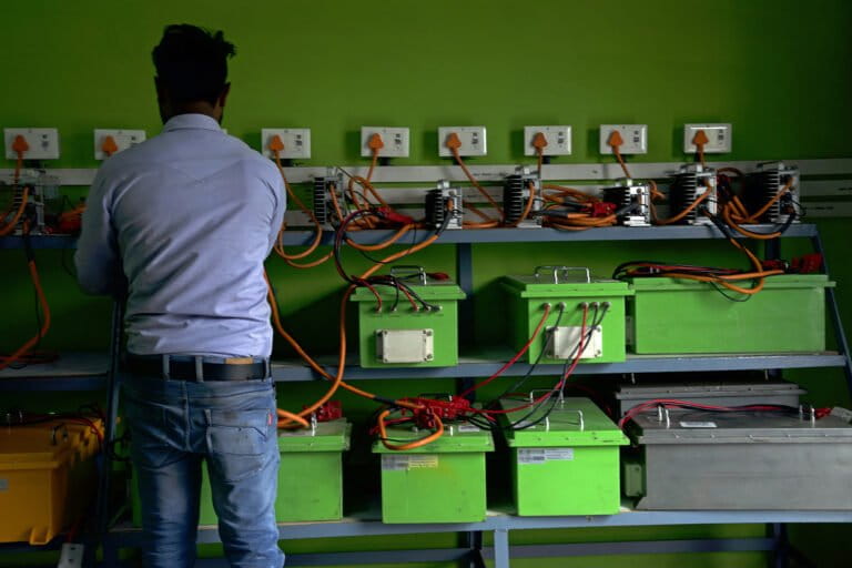 An electric rickshaw battery charging hub in Varanasi. Photo by Kartik Chandramouli/Mongabay.