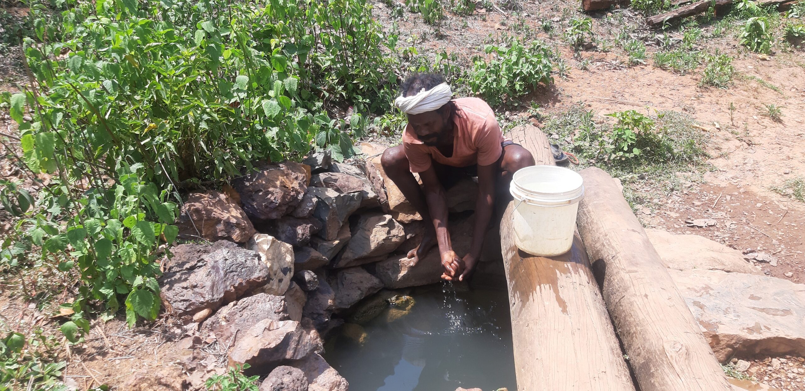 Kanhu Purty collects water from a chua in Karampada, Saranda forest. Photo by Manoj Choudhary.
