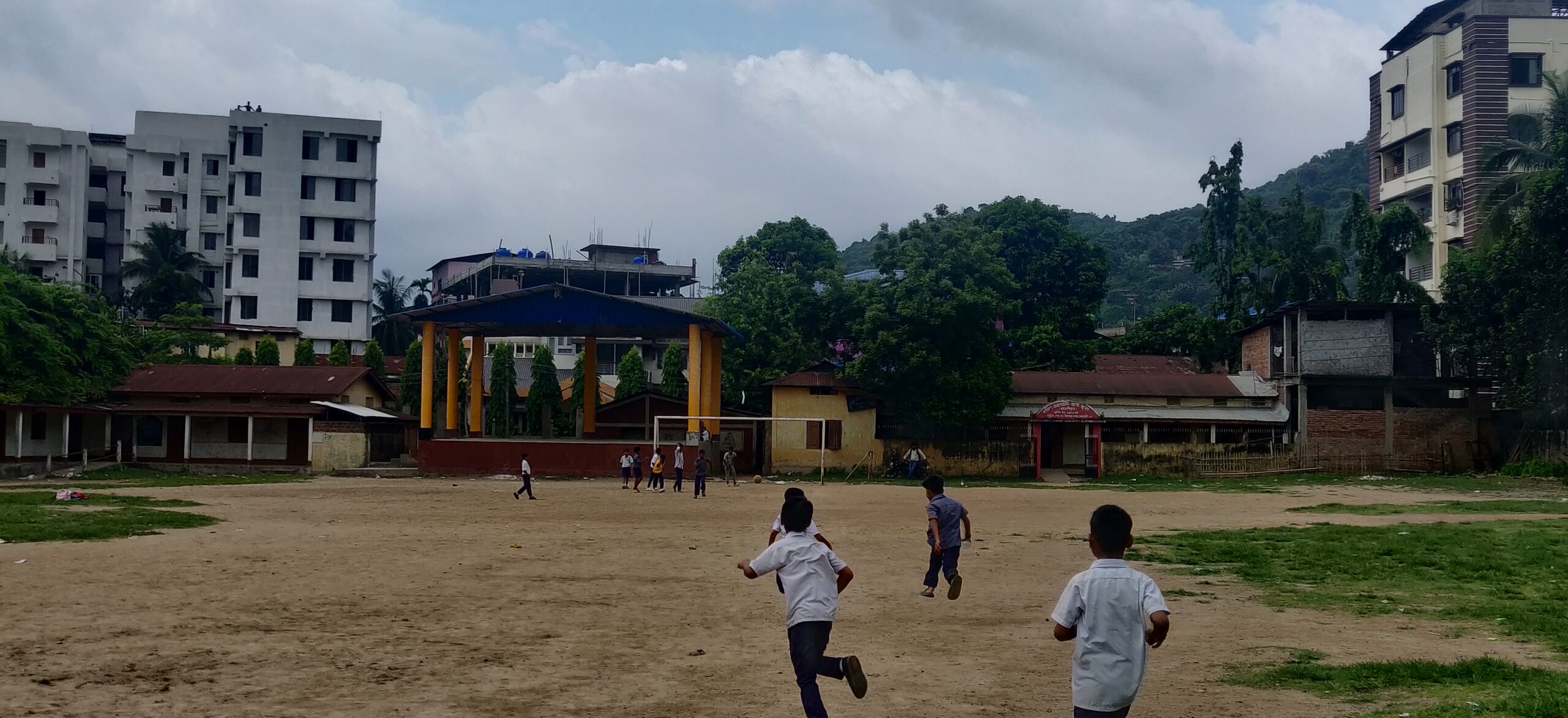School kids are playing in the playground. India introduced its new National Education Policy in 2020, but the climate vulnerability of the education sector is missing from this policy as well. Image by Shailesh Shrivastava