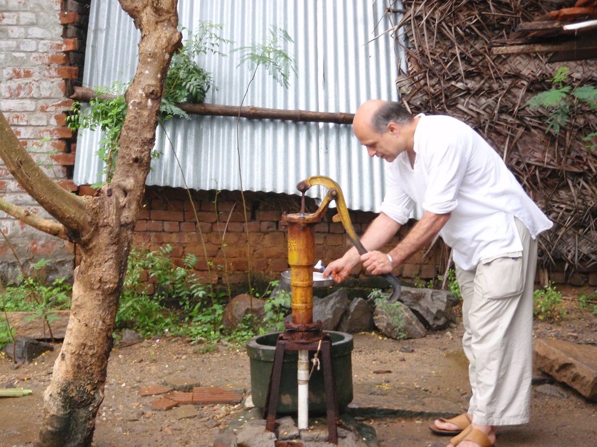 A government survey reveals nearly a fifth of collected samples exceed permissible pollutant limits, including nitrates and significant quantities of radioactive uranium. Image by SuSanA Secretariat via Flickr (CC-BY-2.0).