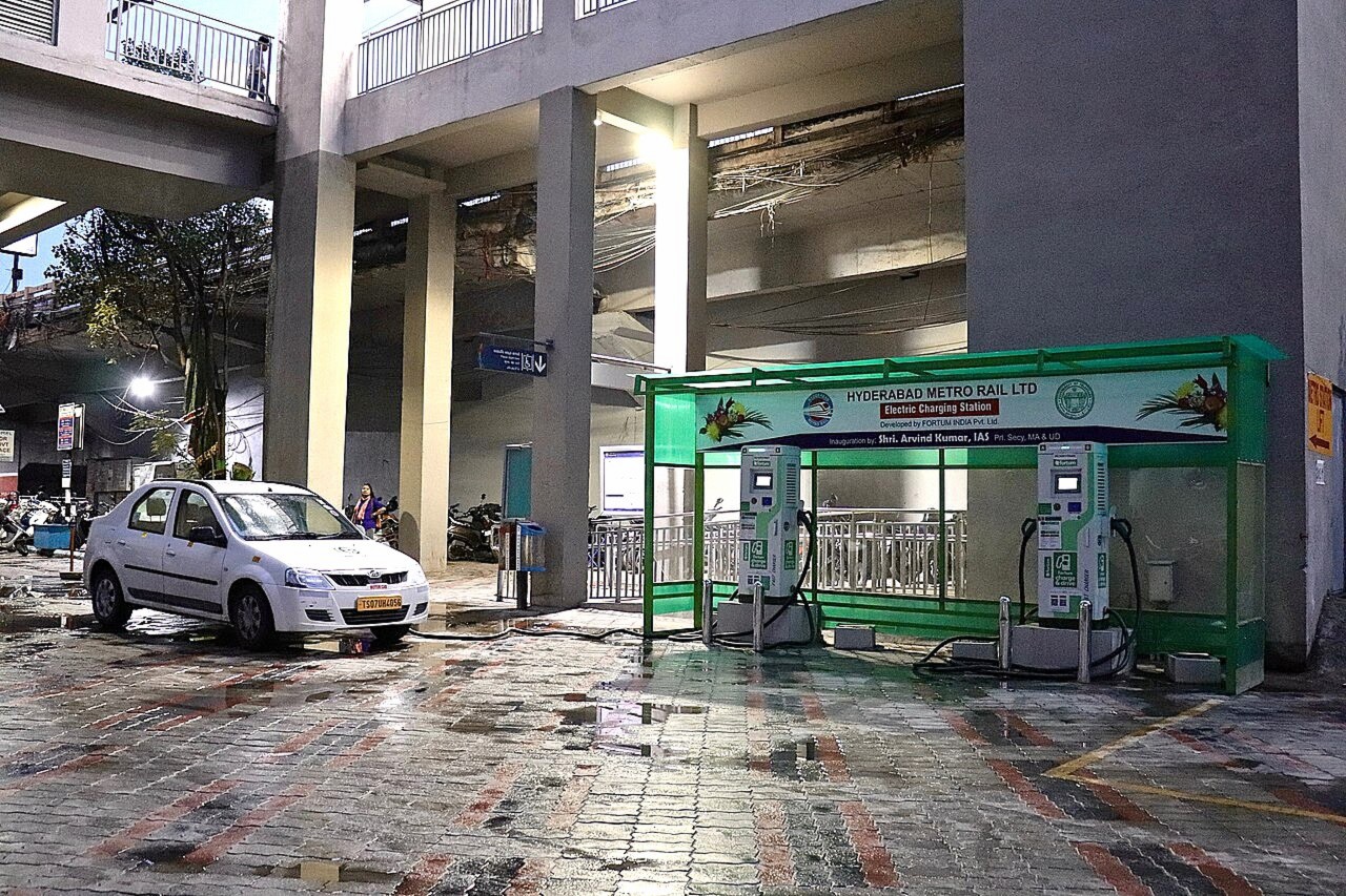 An electric vehicle charging station in Begumpet, Hyderabad. Image by iMahesh via Wikimedia Commons (CC BY-SA 4.0).