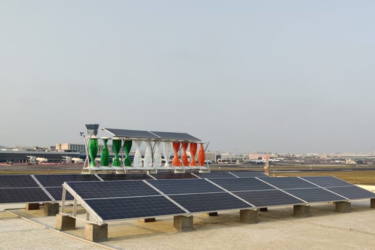 A wind-solar hybrid energy system installed at Mumbai airport. Image by WindStream Energy Technologies PVT LTD via Wikimedia Commons (CC BY 4.0).