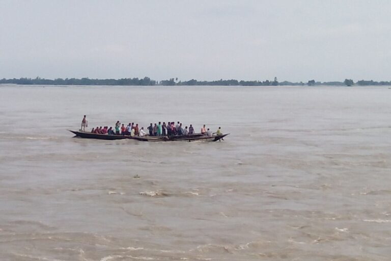 Flooding of the Teesta river in 2014. The flood in October 2023 destroyed a 1,200 megawatt hydropower project and killed 55 people as it came cascading down. Image by Kayser Ahmad via Wikimedia Commons (CC BY-SA 3.0).