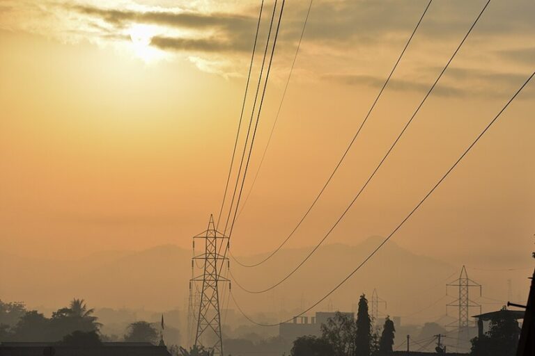 Transmission lines in morning haze, Patalganga, Maharashtra. Developing countries in Asia-Pacific face an annual shortfall of over $800 billion in climate mitigation and adaptation investments. Image by Timothy A. Gonsalves via Wikimedia Commons (CC-BY-SA-4.0)