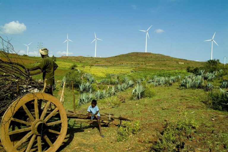 A wind farm in Rajasthan. India has introduced new tenders like hybrid renewables to combat grid instability that can arise from relying on variable sources like wind. Representative image by Yahoo! Blog via Wikimedia Commons (CC BY 2.0).