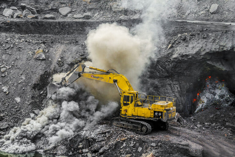 Jharia coal mine in Jharkhand. India has seen the third-largest growth in power generation capacity in the world over the past five years. Image by TripodStories- AB via Wikimedia Commons (CC BY-SA 4.0).