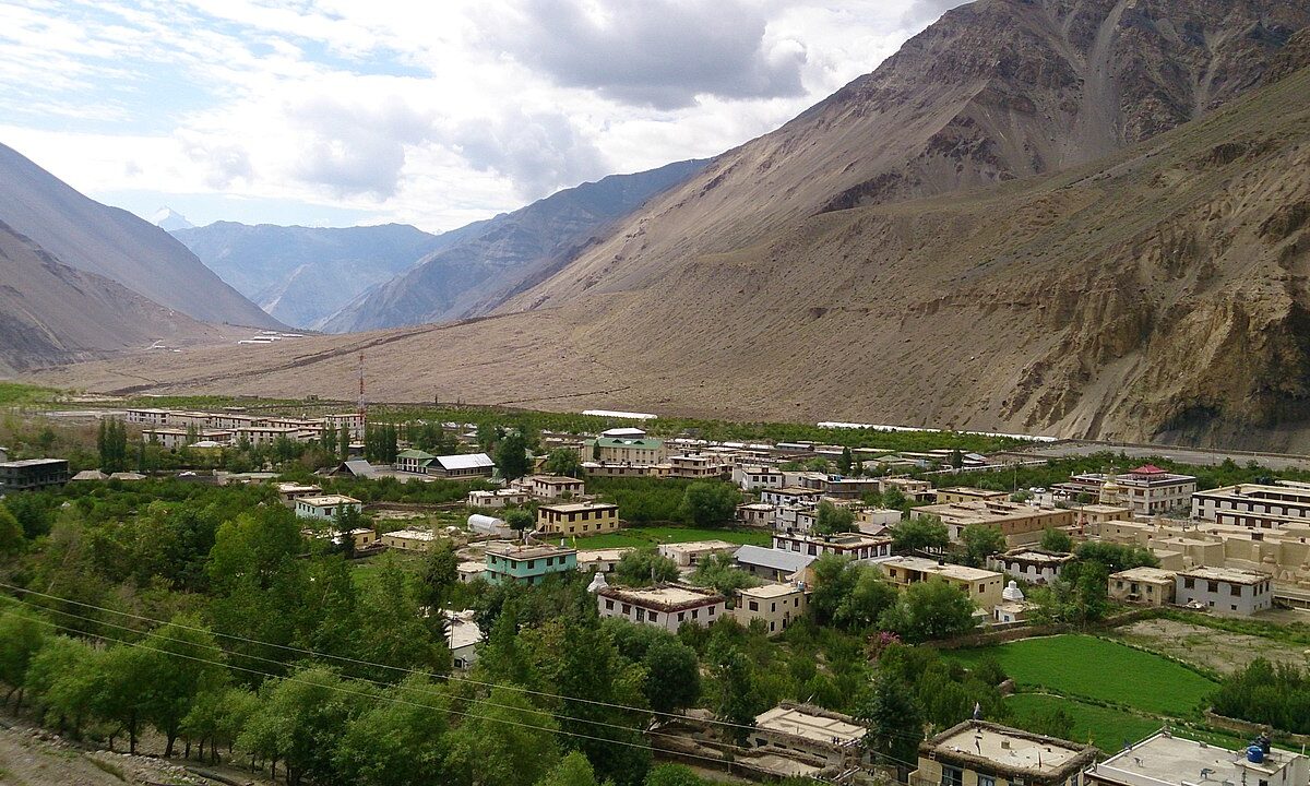 An aerial view of Tabo village in Spiti, with the monastery visible on the right. Image by Manish Pathak via Wikimedia Commons (CC BY-SA 4.0).