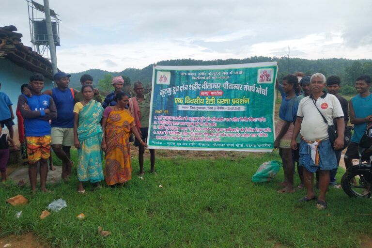 Residents of Kutku and Sanaya villages have protested against the government's plan to forcefully relocate 780 families, following PM Modi's decision to continue the dam construction. Image by Ashwini Kumar Shukla/Mongabay.