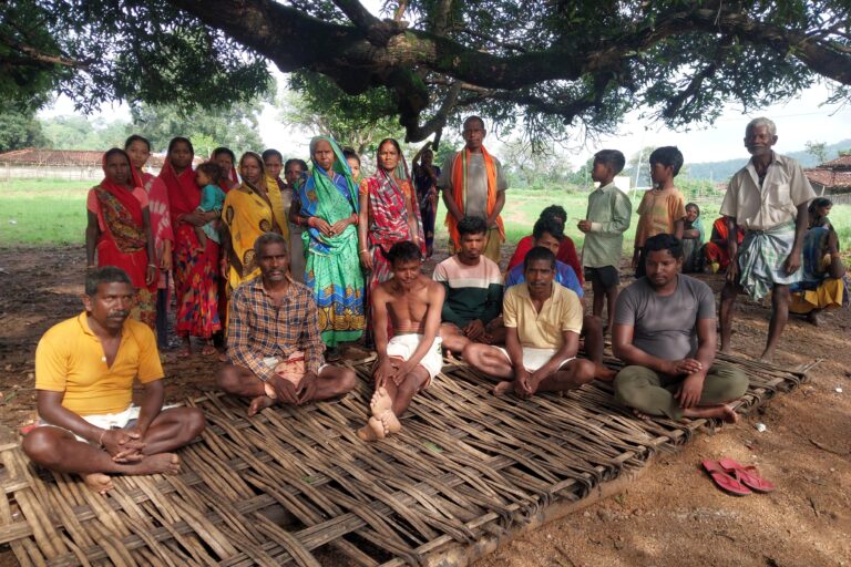 The residents of Saneya village, along with Arun Singh, a descendant of tribal heroes Nilamber and Pitamber, brothers from the Kharwar tribe who led the resistance against unjust taxes under the British era in 1857. Image by Ashwini Kumar Shukla/Mongabay.