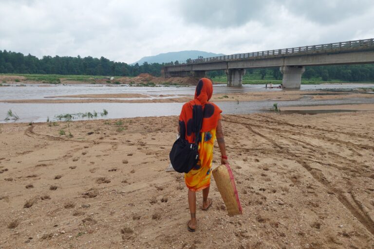 A part of the Mandal dam reservoir area. A severe flood in August 1997 submerged 32 villages within the reservoir in Latehar, Jharkhand, claiming 21 lives and hundreds of cattle. While the disaster was blamed on “debris jamming the dam gates,” those who witnessed the flood believe that the gates were deliberately shut. Image by Ashwini Kumar Shukla/Mongabay.