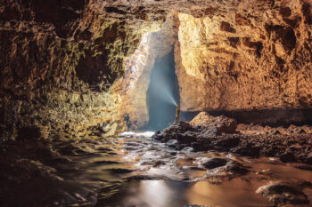 Mawmluh cave. Image by Wann Majaw via Wikimedia Commons (CC0 1.0).