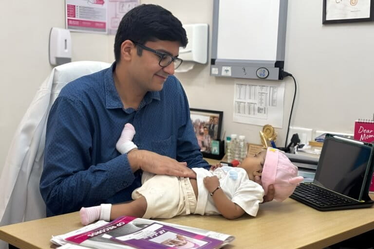 Dr. Abhishek Chopra examines a patient. The two most common lung diseases among children are pneumonia and asthma, with air pollution playing a role in 50% of deaths caused by pneumonia, according to Dr. Chopra. Image courtesy of Dr. Abhishek Chopra.
