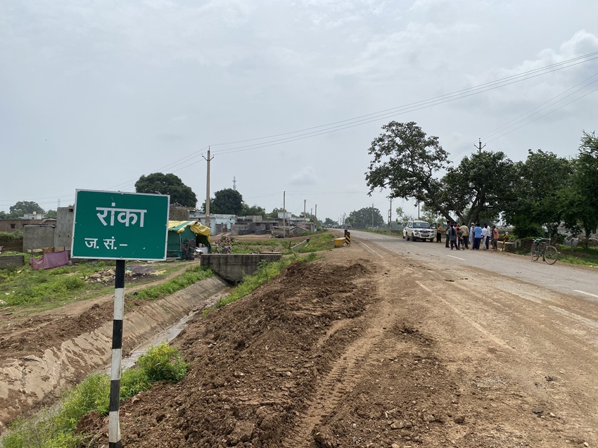 Residents of Ranka village in Bemetara district oppose the proposed ethanol plant. Image by Ayushi Sharma/Mongabay India