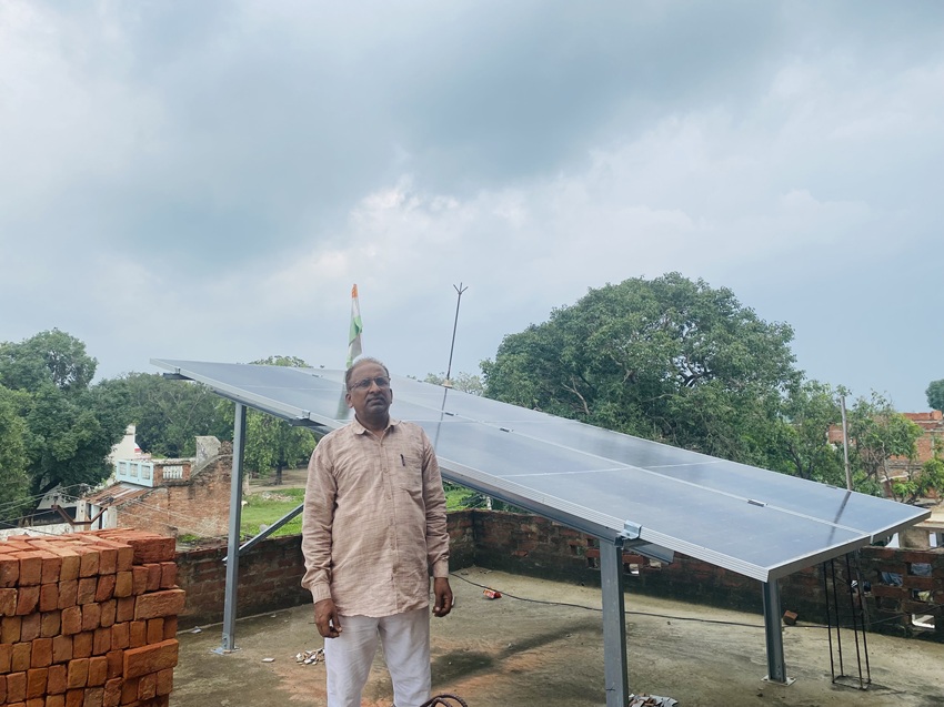 Mohammed Yaseen with the rooftop solar plant at his house in Janipur village, Gorakhpur. Installed in March, the smart meter is yet to be configured, delaying billing under the new system. Image by Shikha Salaria/Mongabay
