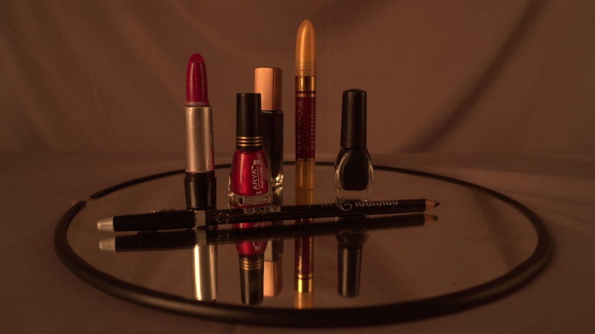 A representative image of cosmetic products. Image by Bairavi Arjunan3 via Wikimedia Commons (CC-BY-SA-4.0)