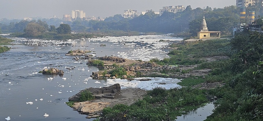 Chemical foams surfaced in polluted Mula River near Vishrantwadi, Pune. Studies suggest that the presence of toxic chemicals may already be destabilising the planet at the global scale. Image by Manshulad via Wikimedia Commons (CC-BY-SA-4.0)