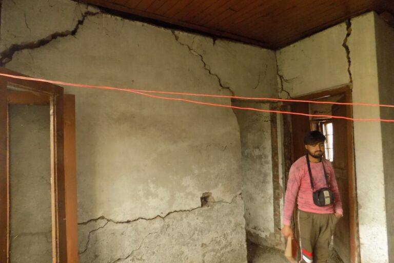 A home in Batote town, which is located on NH-44, has been damaged over time and rendered uninhabitable. Image by Hirra Azmat.