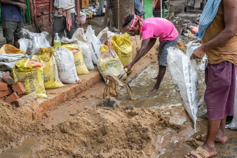 Corporation workers clean after the floods on College Street. The floods made it apparent that Kolkata’s drainage system was not functioning in many parts. The underground drains and canals were clogged with plastic waste, and roadsides had turned into dump yards with plastics that had been extracted from the drainage system. Image by Subhrajit Sen.