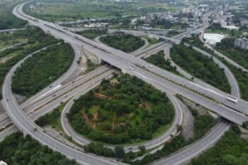 Trees thriving around flyovers in Hyderabad. Insufficient policy protection, incentives, and funding often undermine conservation efforts and sustainable management of trees outside forests. Image by Mohan Chandra Pargaien.