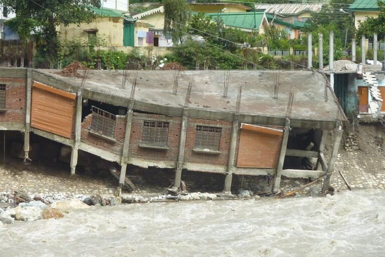 A building under construction collapses following flash floods in Uttarakhand in 2012. India suffered the highest losses financially following disasters, among eight countries assessed in a new study. A single disaster event could lead to losses of more than $11 billion. Image by European Commission DG ECHO via Wikimedia Commons (CC BY-SA 2.0).