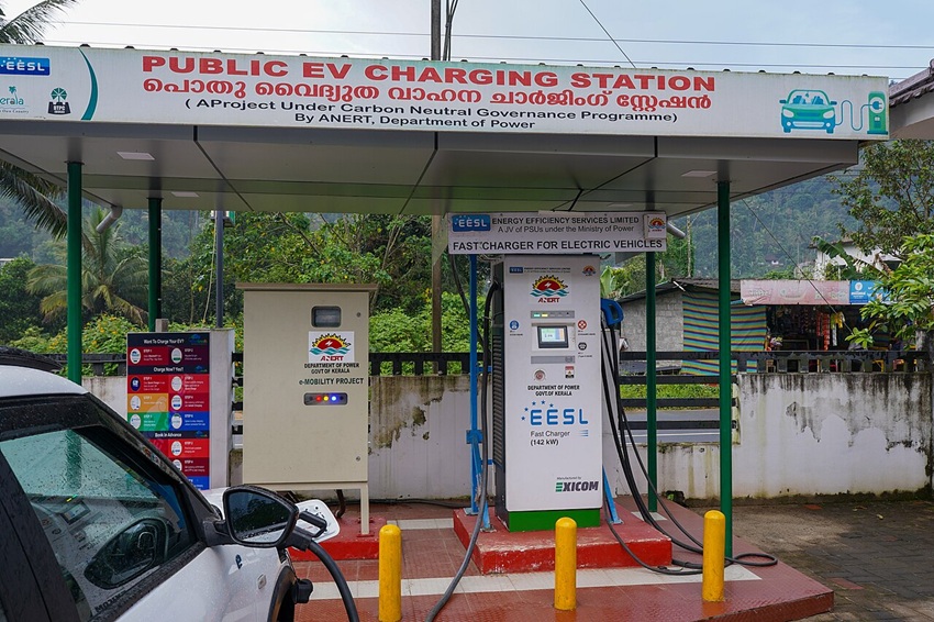 Public EV charging station at Idukki Dam Park, Kerala, operated by the Department of Power, Government of Kerala, and EESL. A study published in Nature Springer highlighted China’s dominance in the global clean-tech value chain. Image by Timothy A. Gonsalves via Wikimedia Commons (CC-BY-SA-4.0).