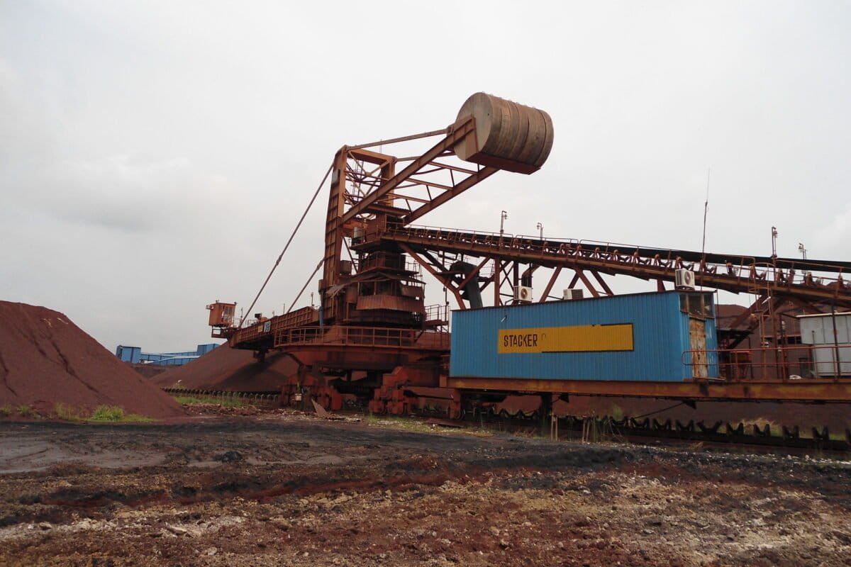 An iron ore mining operation. India's environment ministry granted post-facto clearance to over 100 projects and issued terms of reference for more, including coal and iron mines, factories, and other large projects. Representative image by CDE Global via Flickr (CC BY 2.0).