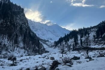 To address snow droughts in the Himalayas, experts suggest investing in seasonal water storage infrastructure, upgrading irrigation and water efficiency technologies, and preparing robust cross-sectoral drought management plans. Image by Hemant Singh.
