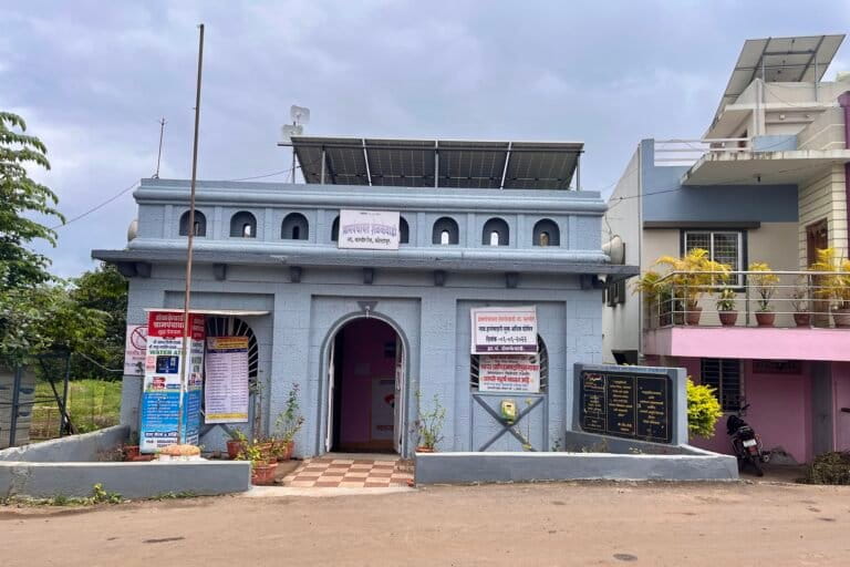 A building in Shelkewadi, Kohlapur district, Maharashtra, with rooftop solar. The 106 homes in the hamlet, panchayat office, school, water motor, and floor mill, have all been powered by rooftop solar. The hamlet has been touted for its efforts towards becoming a progressive and model village. Image by Abhijeet Gurjar.