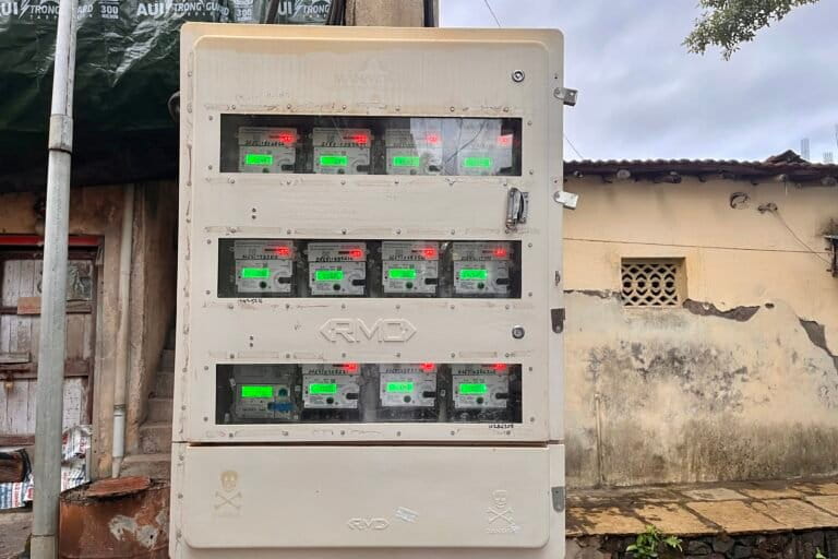 While the government plans to expand smart meter installations, citizens are opposed to it. The policy encourages consumers to use solar energy during solar hours, while forcing users to pay bills for peak-hour usage, explains Samir Gandhi, a solar energy advocate from Pune. Image by Abhijeet Gurjar.