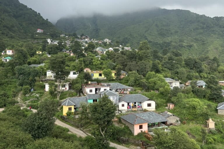 With Himachal Pradesh lying in India’s high-risk seismic zones, local masons believe that traditional design is the safest option for buildings. Image by Amir Bin Rafi.