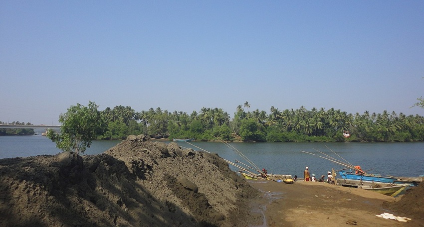 Most of India’s critical mineral reserves are found along its coastlines and in alluvial sand ecosystems. Image by Marcosmsfs via Wikimedia Commons (CC BY-SA 3.0).
