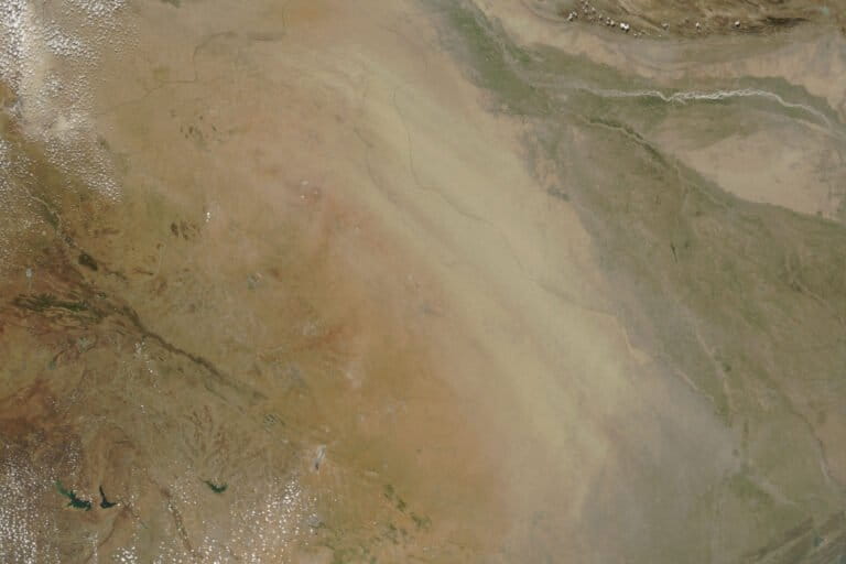 A true colour image of a dust storm blowing over the India-Pakistan border arising from the Thar Desert, a frequent source of sand and dust storms. Image by Jeff Schmaltz, MODIS Land Rapid Response Team, NASA GSFC via Wikimedia Commons. (Public Domain).